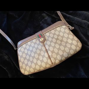 Vintage Gucci adjustable crossbody!